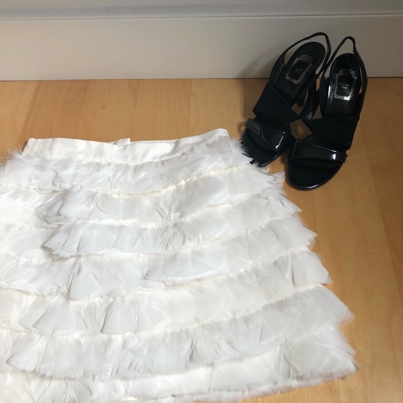 Club Monaco Fidelma feather skirt - Picture 4 of 6